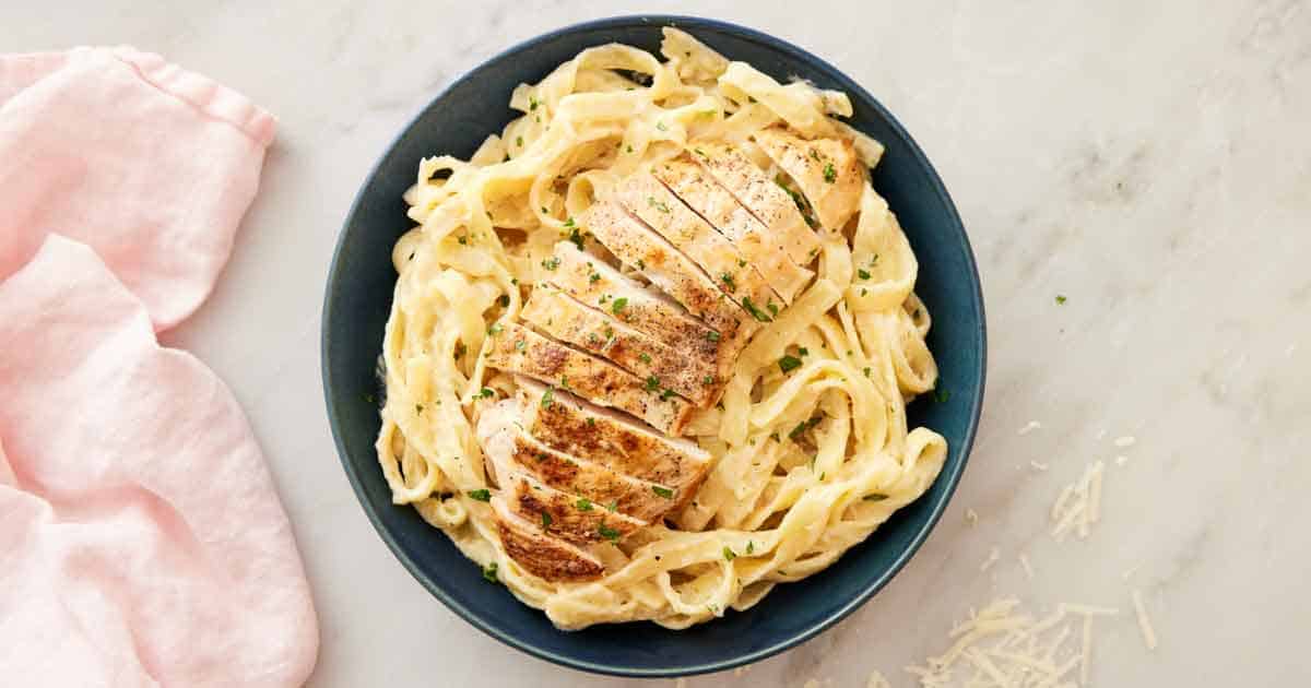 Homemade Chicken Alfredo: Rich Creamy Sauce & Custom Tips